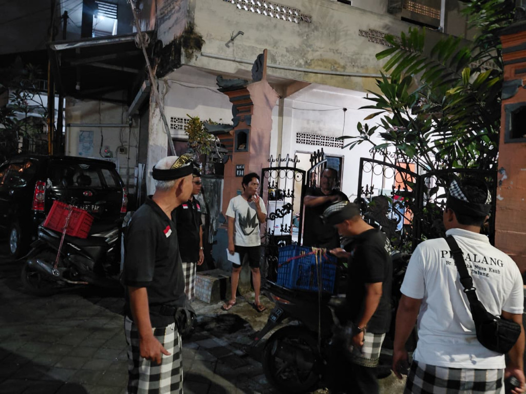 Pecalang Bhineka Nusa Kauh Laksanakan Patroli Demi Keamanan Lingkungan Sekitar